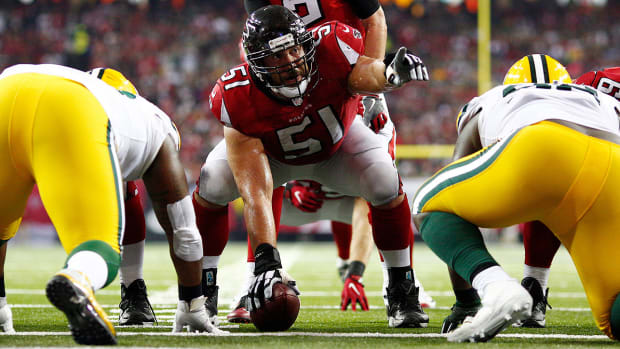 alex-mack-falcons-center-browns-contract.jpg